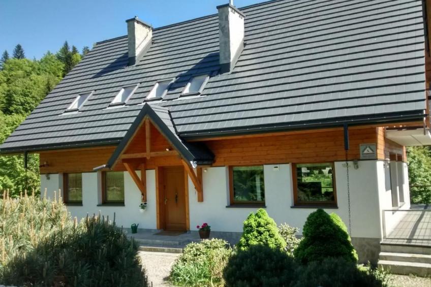 in den Bergen, Villa mit Panoramaterrasse