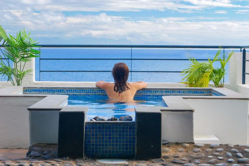 Zweitstöckiges Ferienvilla mit Terrassen, Pool, Sauna sowie herrlichem Berg- un - foto 11