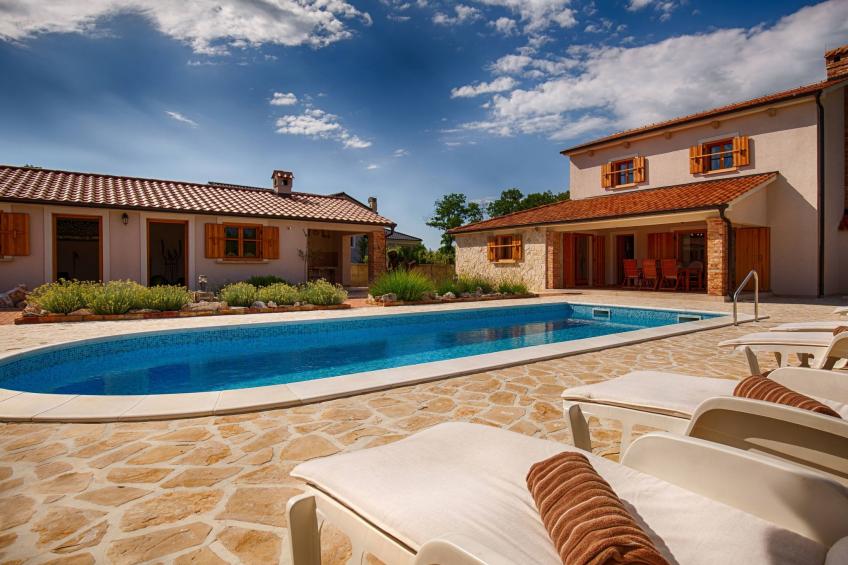 in Kras mit privatem Parkplatz