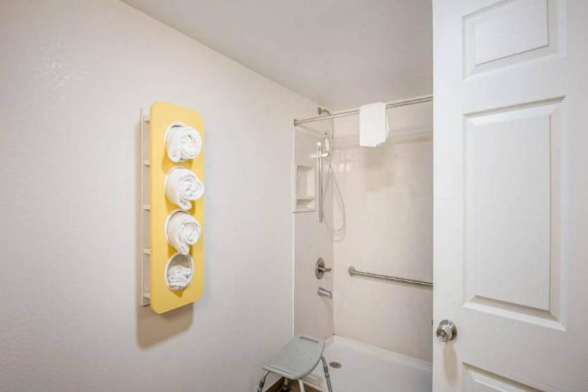 2 Full Beds  Non-Smoking Micfridge - foto 14