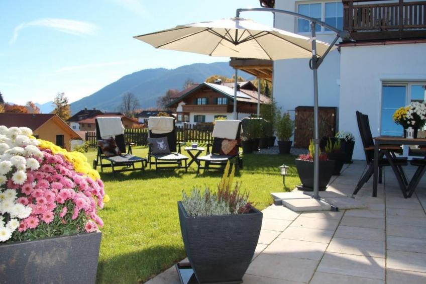 mit Blick auf das Wasser