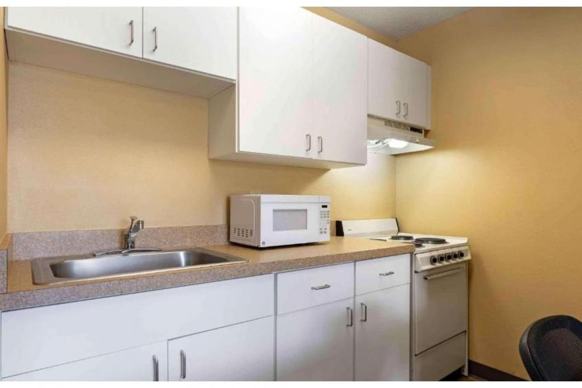 1 Queen Bed | Non-Smoking, Kitchen - foto 22