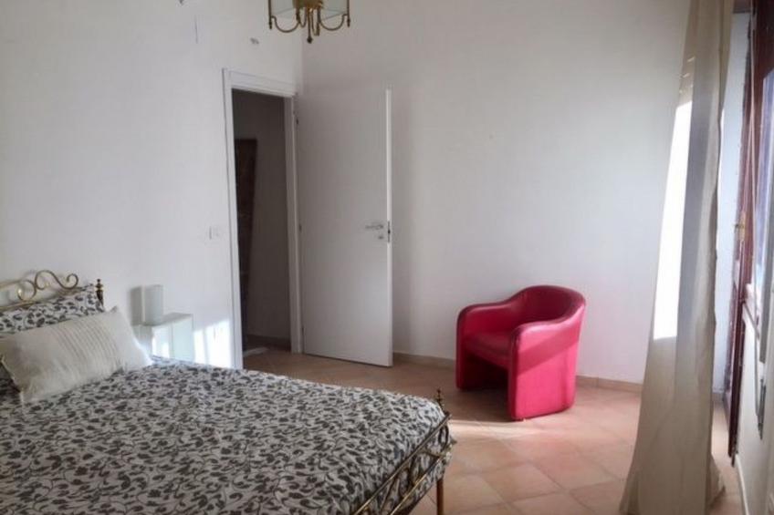 Geräumige und helle Wohnung in Mehrfamilienhaus mit Aufzug - foto 5