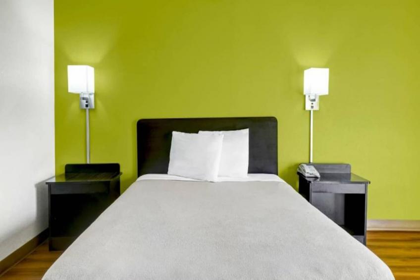 1 King Bed  Non-Smoking Micfridge - foto 13