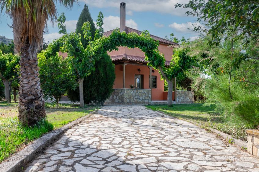 Haus in Nea Tirintha mit privatem Parkplatz