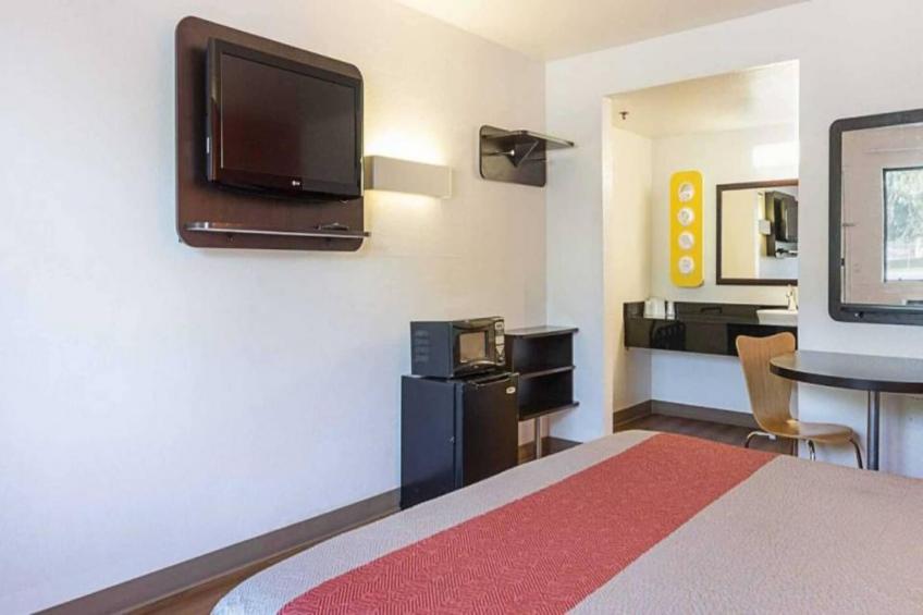 1 King Bed  Mobil Access Tub Nsmk Micfridg - foto 8