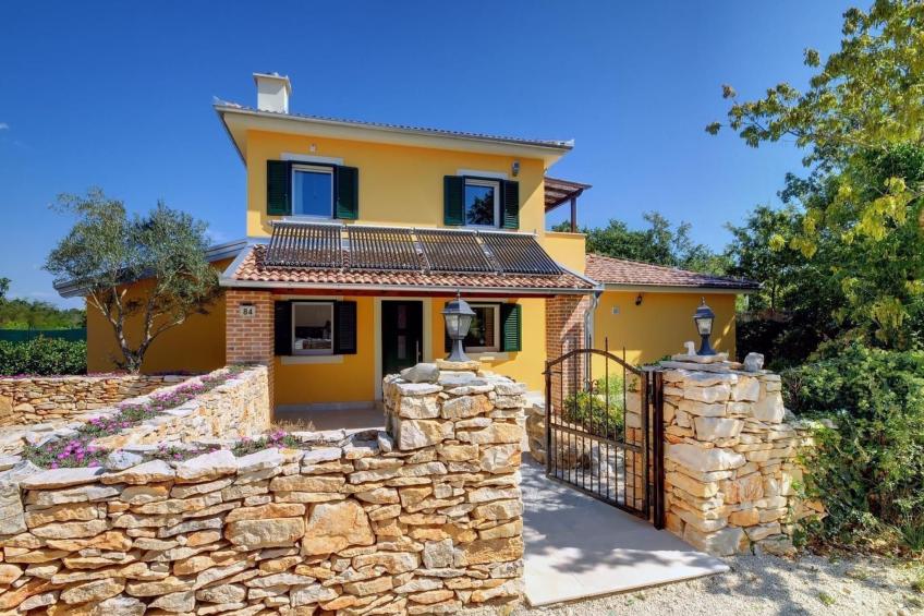 mit Pool, Whirlpool, Terrasse und Garten - foto 13