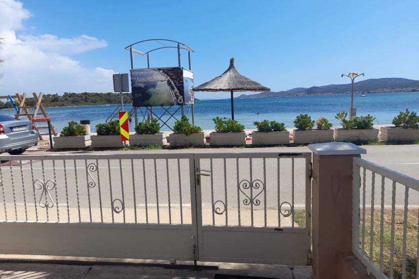 Vakantiewoning met uitzicht op zee en airconditioning, op 10 meter afstand van het strand - VW-D7D9N