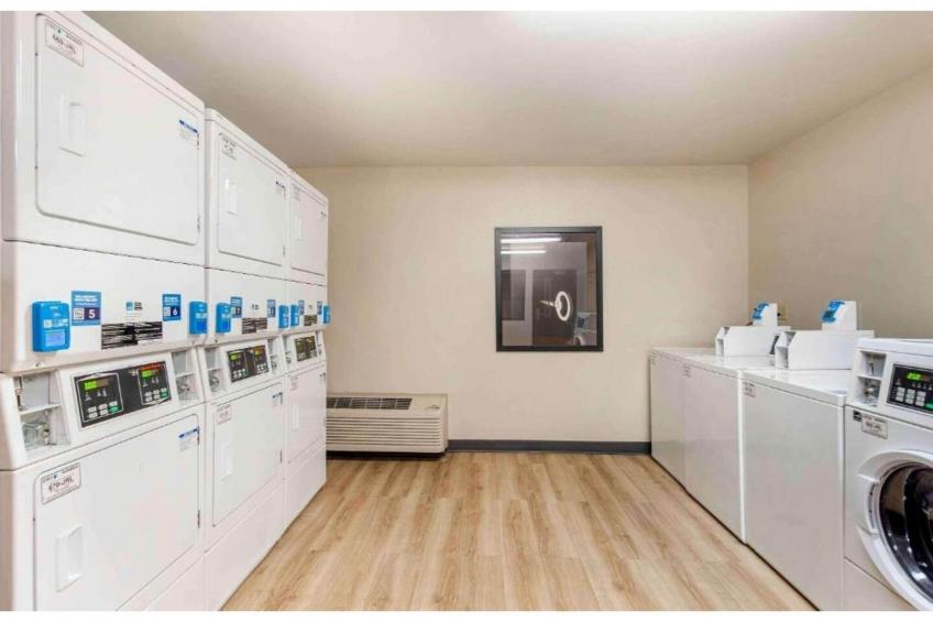 1 King Bed  Non-Smoking Kitchen Shower - foto 22