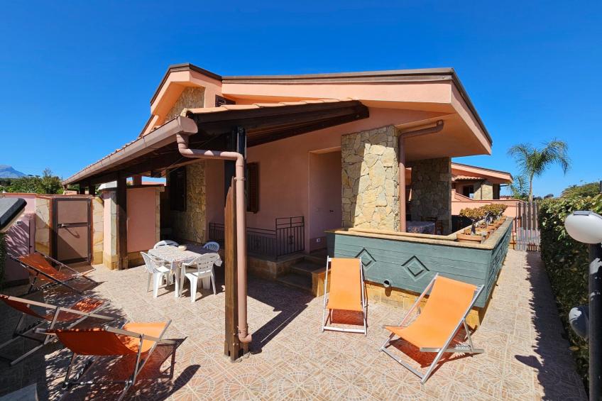 Helle mediterrane Villa mit Veranda und Garten - foto 33