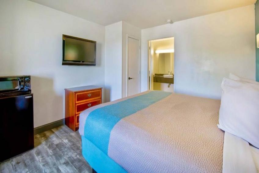 1 King Bed  Smoking Micfridge - foto 4