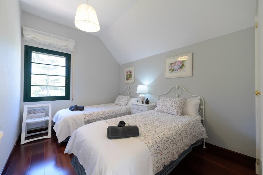 House with cozy garden BBQ and free parking - foto 25