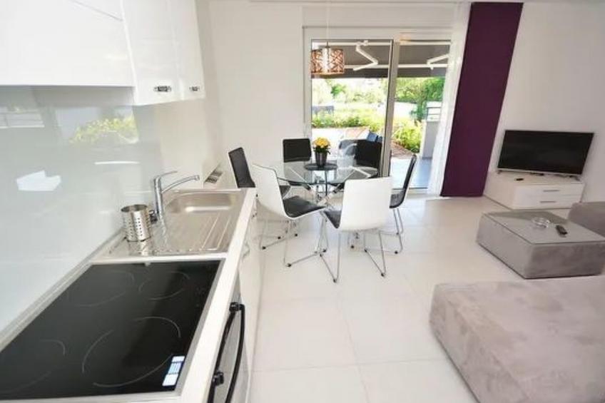 Wohnung 2 mit Schwimmbad und Garten - foto 9