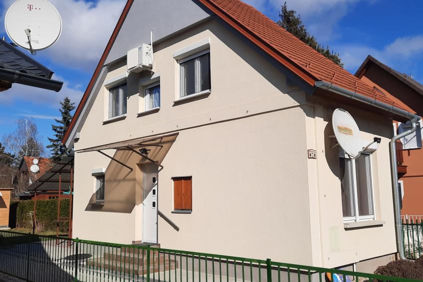 Klimatisiertes Ferienhaus in Bükfürdö mit Garten