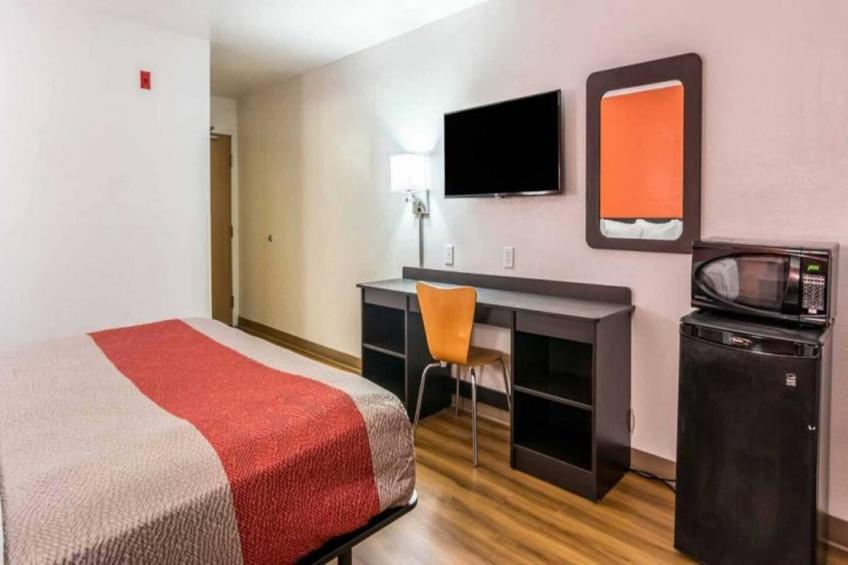 1 King Bed  Non-Smoking - foto 5