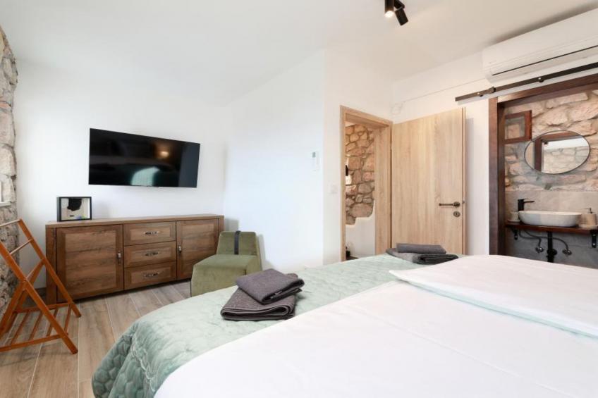 Ana’s Stone House Jurčić Kalić with the Pool