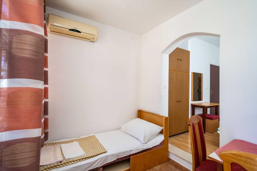 Apartments Klis -Studio Apartment with Terrace - 2 (A) - foto 12