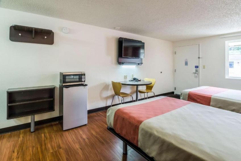 2 FULL BEDS  NON-SMOKING MICFRIDGE - foto 15