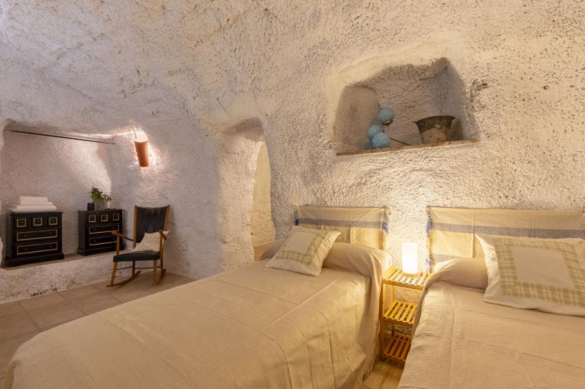 Cueva Mariana Pineda - foto 20