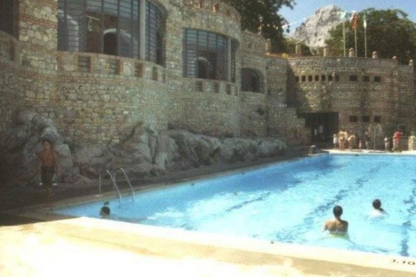 mit Terrasse in der Nähe eines Wasserfalls - foto 16