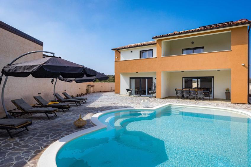 Villa Nur Amela with Pool, Jacuzzi, Darts - foto 8