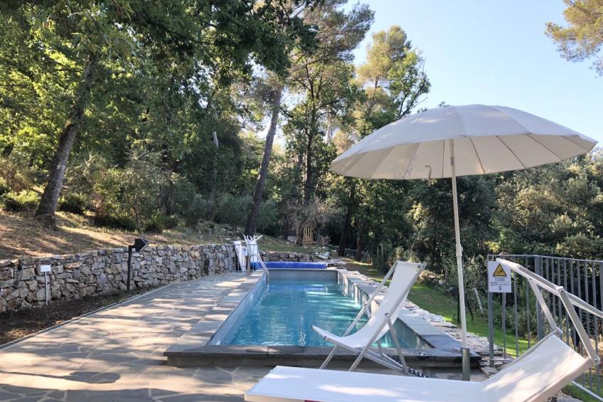 Zypressen, ein Haus im Wald an der ligurischen Riviera - foto 33