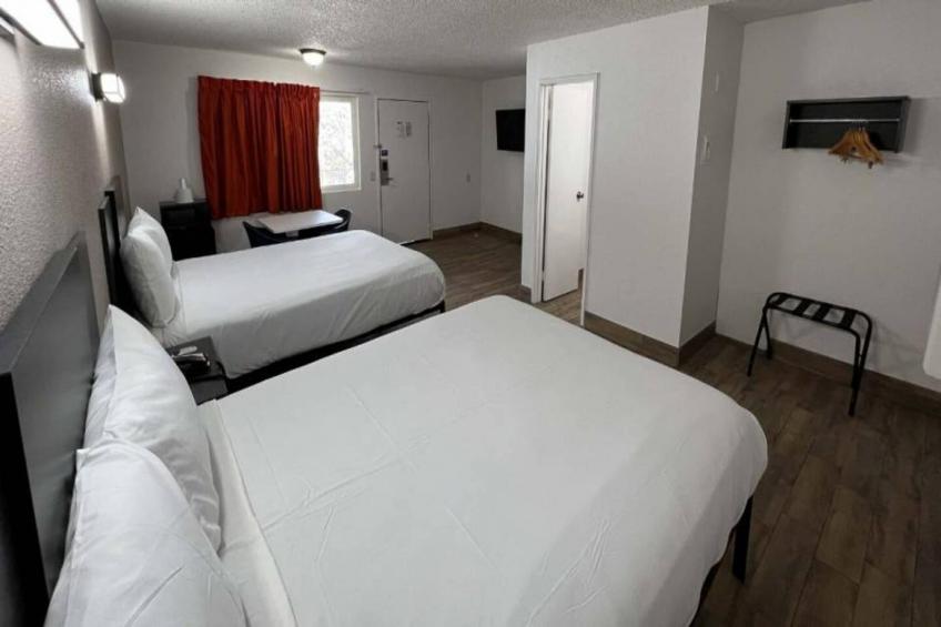 2 Queen Beds  Non-Smoking Micfridge - foto 13