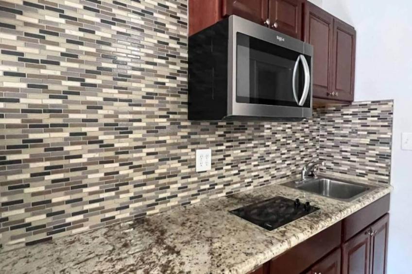 1 Queen Bed  Non-Smoking Kitchen