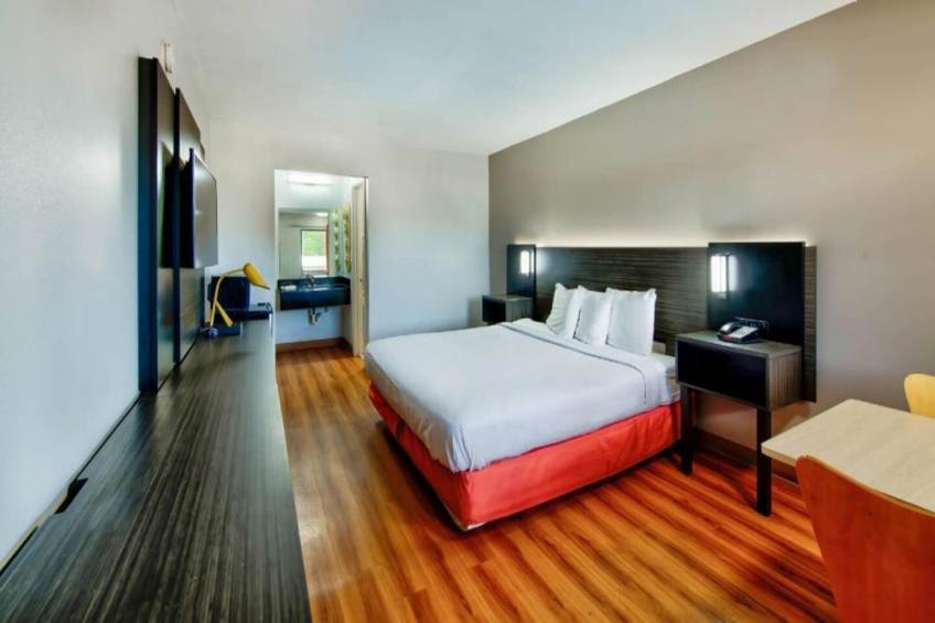1 King Bed  Mobility Accessible Tub Nsmk - foto 8