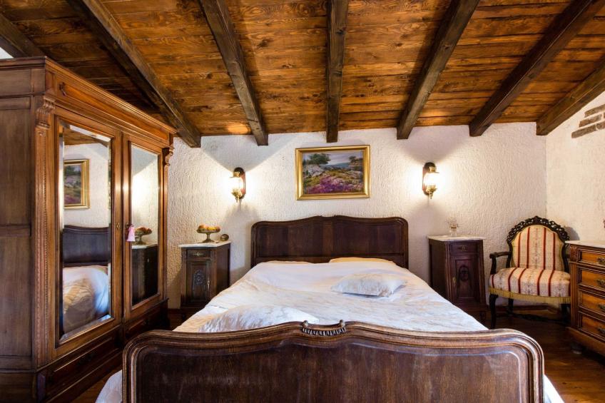 Authentic Dalmatian Hillside Escape with Pool, Sauna & BBQ - Seven Bedroom Holiday Home - foto 14