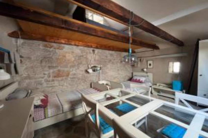 Romantic Stone House and Yard Near Stunning Beach - Two Bedroom Holiday Holiday Home  with  Patio and Terrace - foto 11