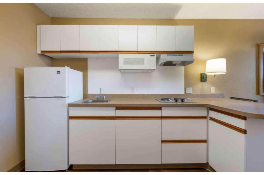 1 King Bed | Non-Smoking, Kitchen - foto 12