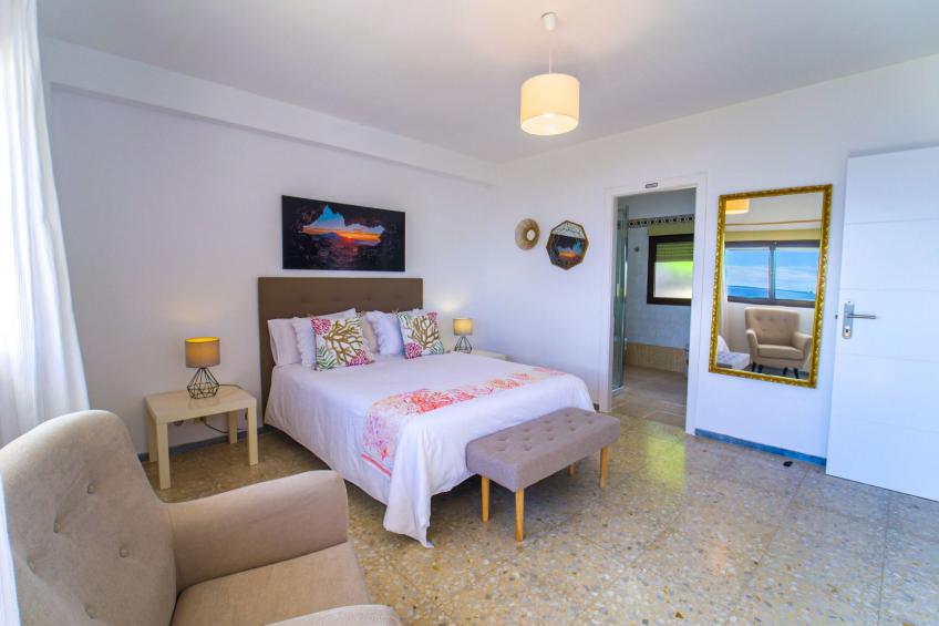 Zweitstöckiges Ferienvilla mit Terrassen, Pool, Sauna sowie herrlichem Berg- un - foto 21