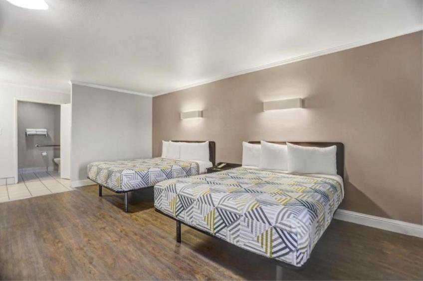 2 Queen Beds  Mobility Accessible Tub Nsmk - foto 12