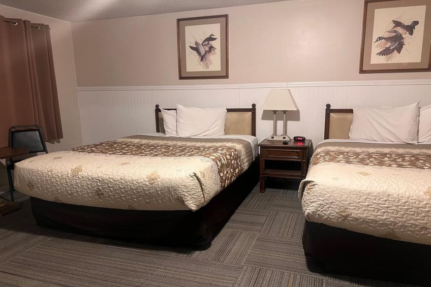 Large 2 Queen Beds Non-Smoking