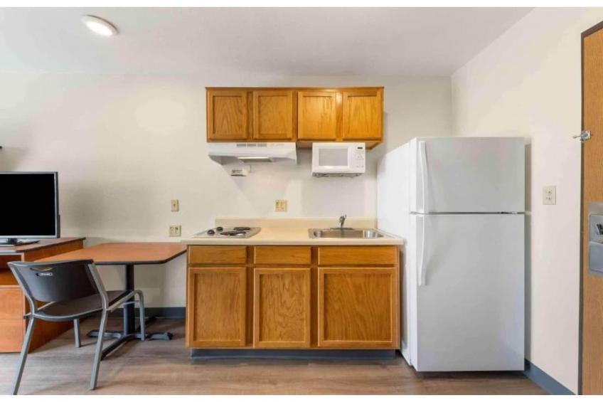 1 Full Bed | ADA\/Tub\/Non-Smoking\/Kitchen - foto 13