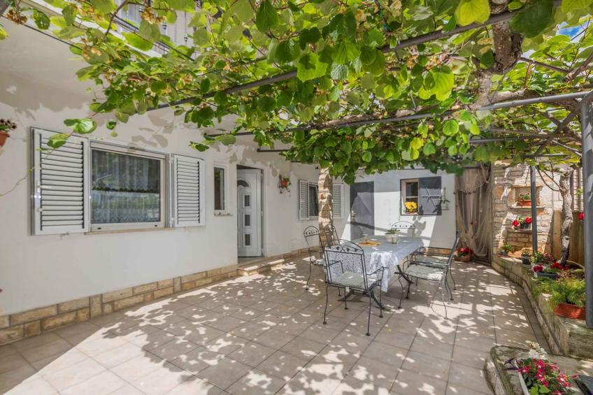 Vakantiewoning met terras - BF-FBJ55