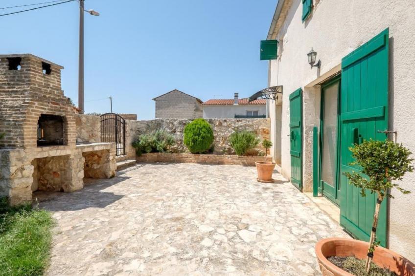 Wunderschöne Steinvilla mit privatem Garten und Terrasse - foto 2