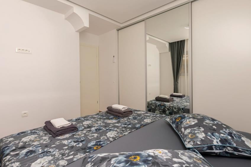 Apartments Hope (Dugi Rat) - Three-Bedroom Apartment with Jacuzzi  (Stanko) - foto 8