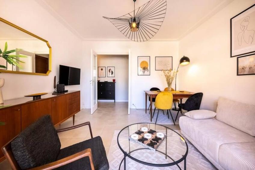 06b - Beau 2 Pièces Rénové Avec Terrasse Vue Mer - foto 13