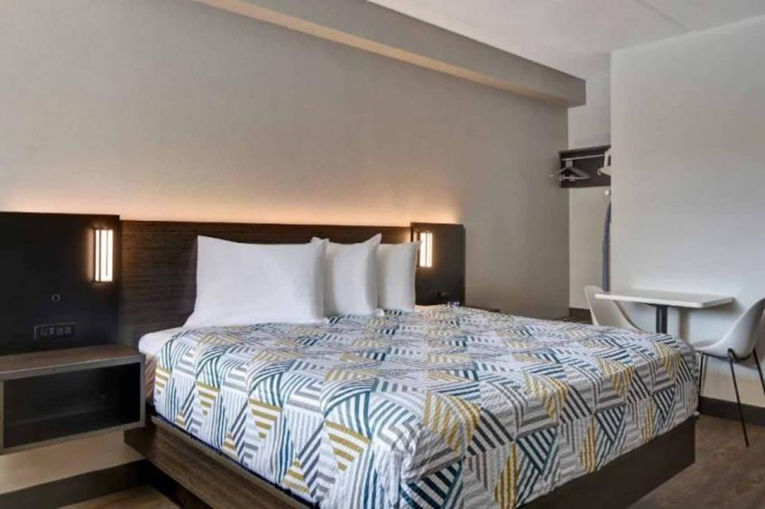1 King Bed  Mobil Access Tub Nsmk Kitchen - foto 14
