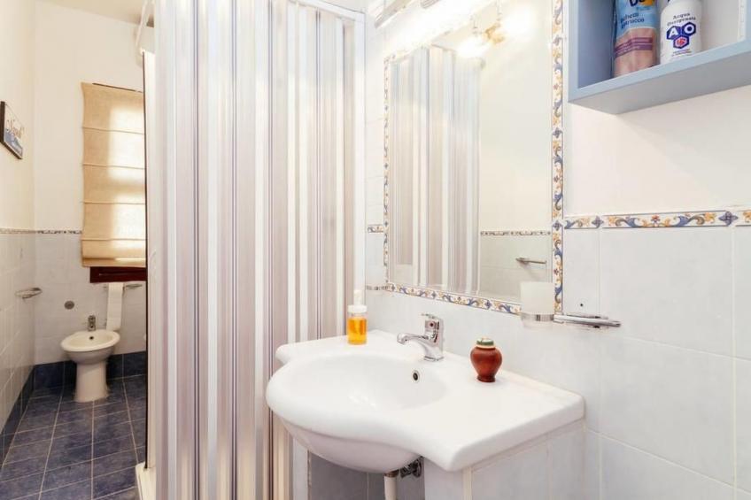 Geräumige und helle Wohnung in Mehrfamilienhaus mit Aufzug - foto 15