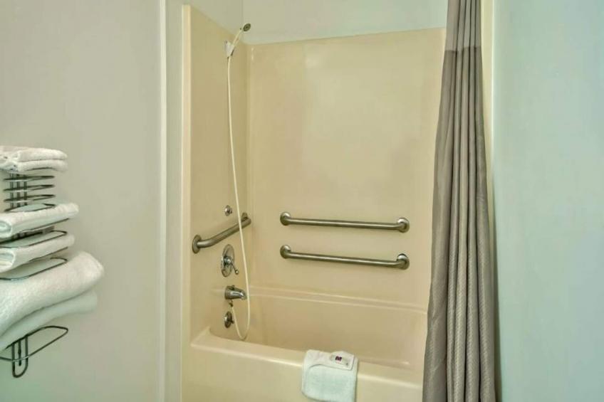 2 Queen Beds  Non-Smoking Micfridge - foto 6