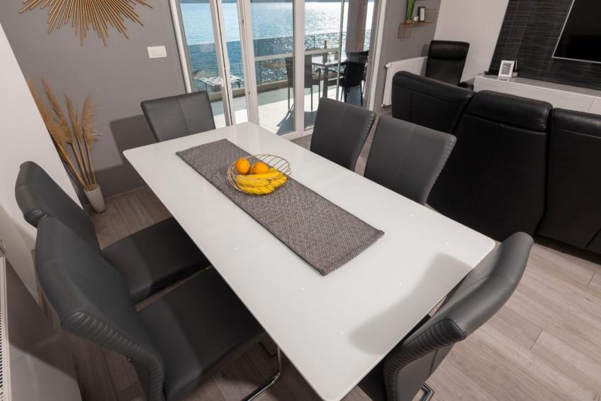 Wohnung in Turanj mit sicherem Parkplatz - foto 9