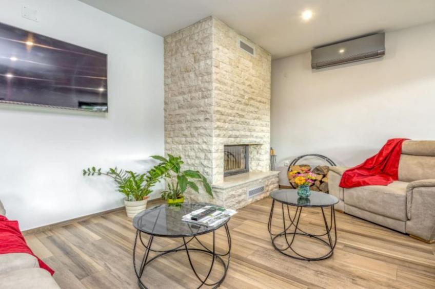 Four Bedroom Holiday House Mali Raj with Pool - foto 3