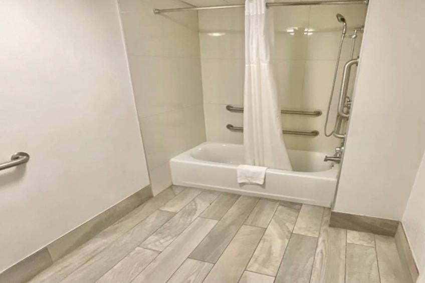 2 Full Beds  Non-Smoking Kitchen - foto 14