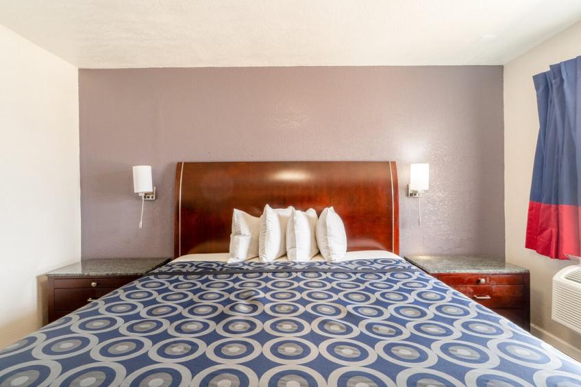 King Bed Non-Smoking