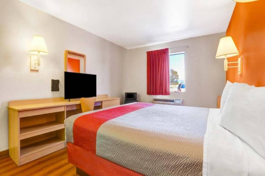 1 King Bed  Non-Smoking - foto 11