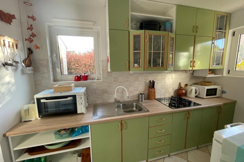 Gemütliches Ferienhaus in Pinezići mit großer Terrasse - foto 9