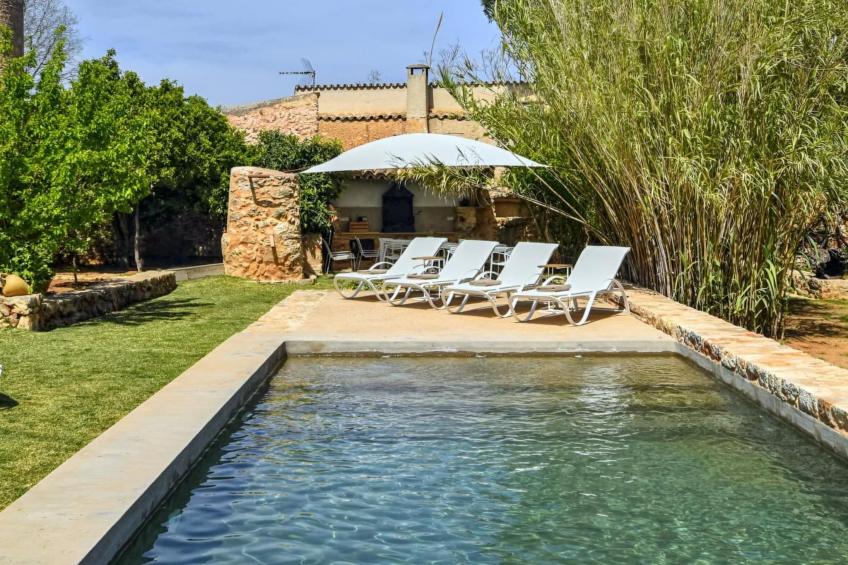 Luxuriöse Villa mit Pool und Klimaanlage für 8 Personen